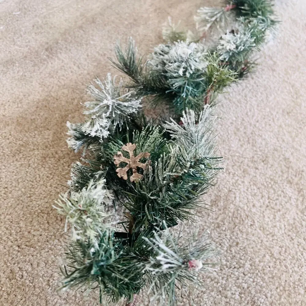 Ashland garland woodland snowflakes