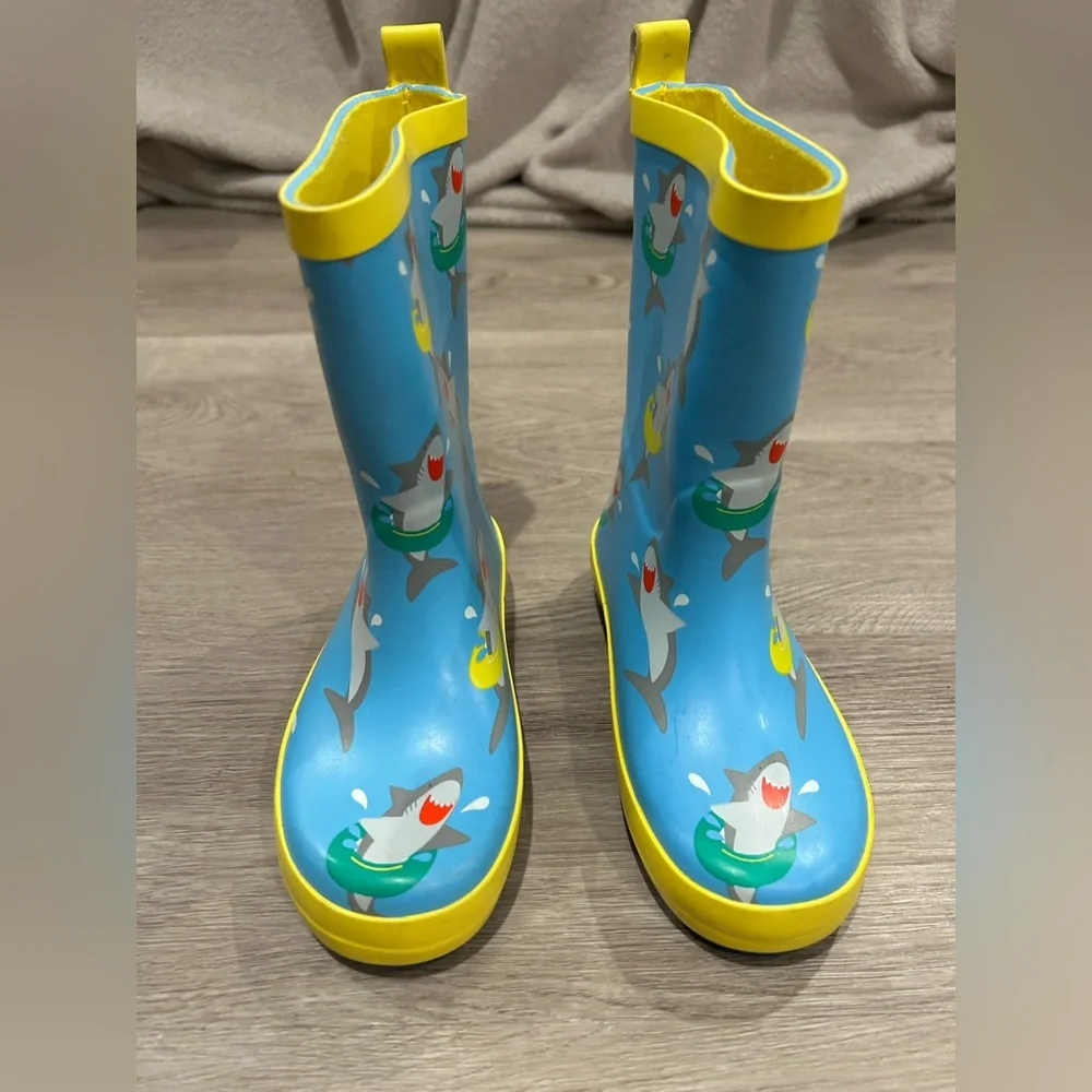Sun Squad Toddler 9-10 Blue & Yellow Shark Print Rainboot Waterproof Activewear