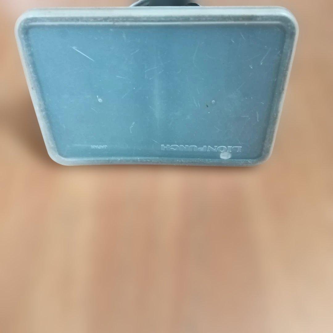 Retro LION NO.10 Green Hole Punch