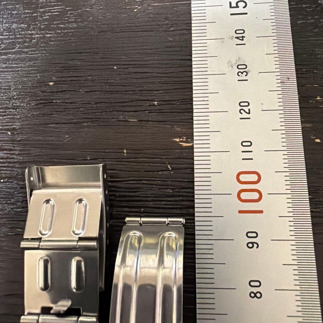 Stainless steel metal band 17.89mm. The item in the photo is everything.